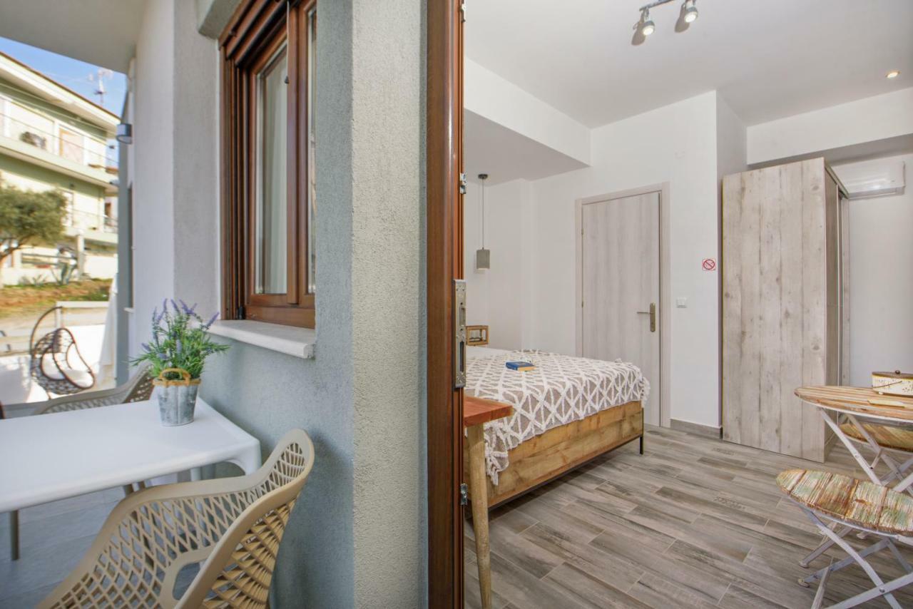 Meltemi Luxury Apartments Nea Roda Zewnętrze zdjęcie